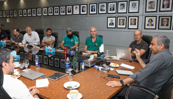 "PCB Reverts to 'Old Model' with One-Year Central Contracts, Abandons Pay Cuts"