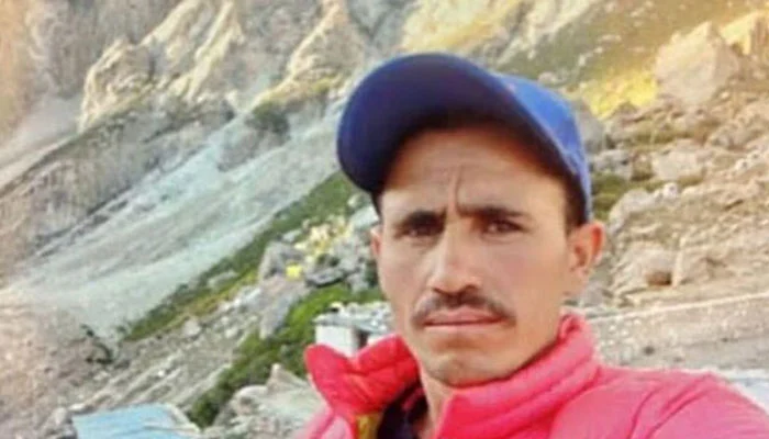 Pakistani Climbers Retrieve Fallen Porter's Body from K2 After a Year