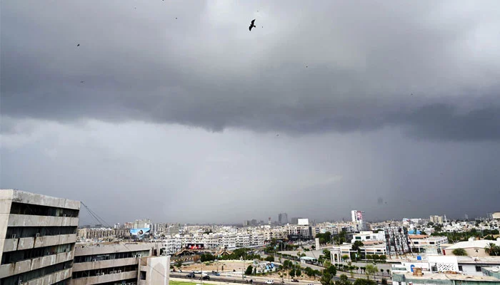 Karachi Faces Humid Weather with Partly Cloudy Skies Expected