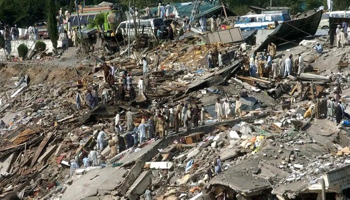 President Zardari and PM Shehbaz Pay Tribute to Victims of October 8 Earthquake Tragedy
