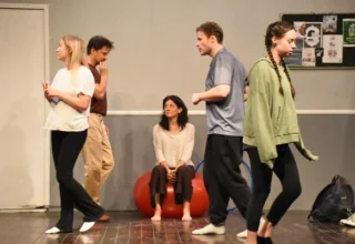 World Culture Festival: "Circle Mirror Transformation" Sends Theatre into Laughter