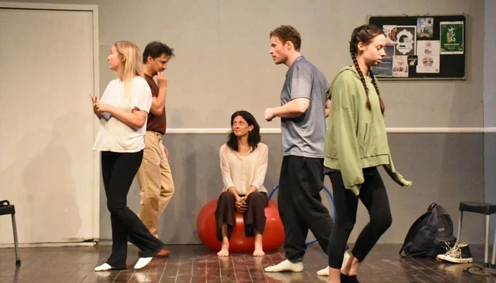 World Culture Festival: "Circle Mirror Transformation" Sends Theatre into Laughter