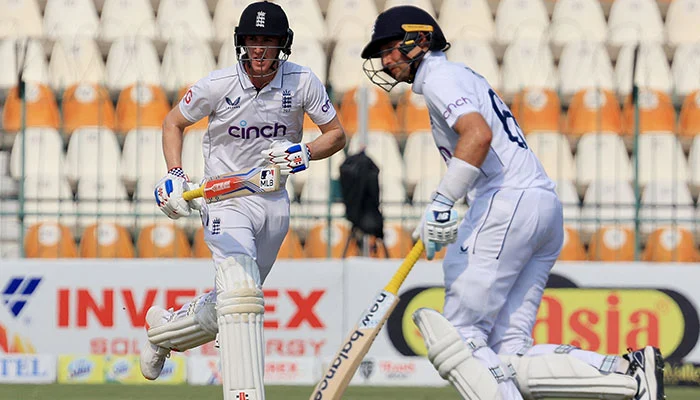 Pak vs Eng: Harry Brook and Joe Root Steady England's Chase on Fourth Day