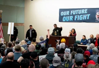 Boeing Workers to Decide on Wage Deal Including 35% Pay Raise Over Four Years