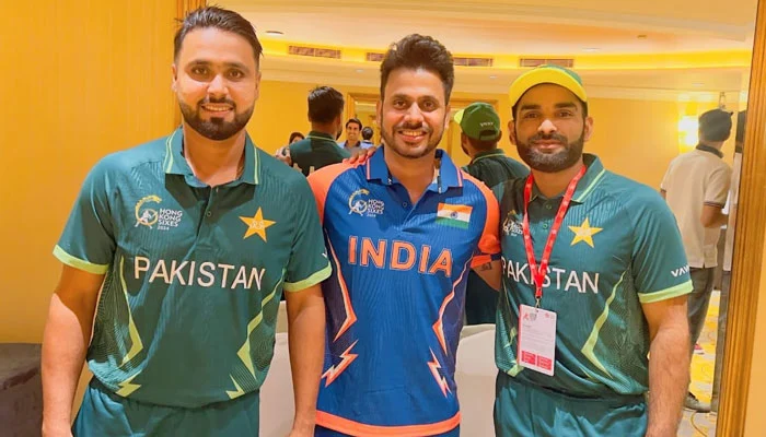 Pakistan and India Cricketers Share Lighthearted Moments Before Exciting Hong Kong Sixes Clash