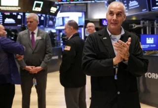 Trump's Potential Comeback Boosts US Stocks and Dollar, Treasuries See Decline