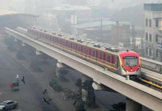 Severe Smog Continues to Disrupt Life in Lahore, Ranking as World’s Most Polluted City